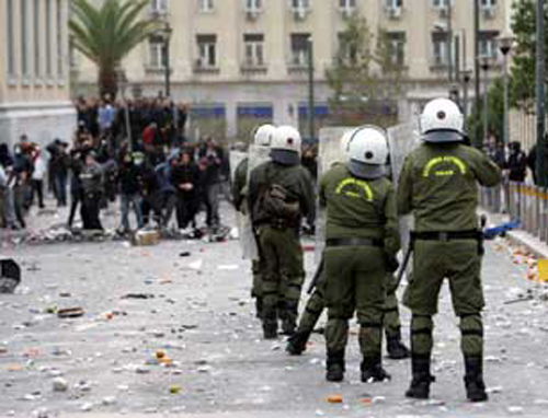 Με προσαγωγές και συλλήψεις