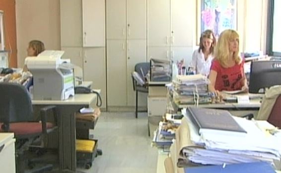 Ο Γ.Κατρούγκαλος καθησυχάζει τους υπαλλήλους που επαναπροσλήφθηκαν