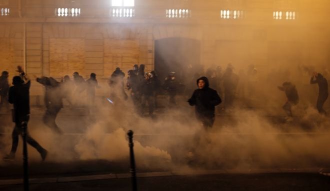 Γαλλία σε αναβρασμό: Επεισόδια σε όλη τη χώρα, χιλιάδες προσαγωγές και εκατοντάδες τραυματίες