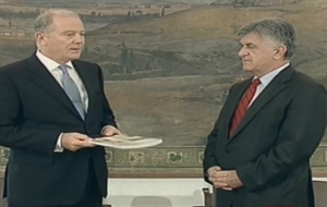 Την ενδιάμεση έκθεση της ΤτΕ παρέδωσε στη Βουλή ο Γ. Προβόπουλος