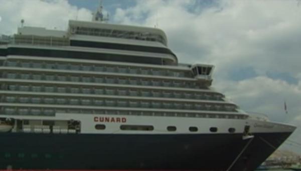 Το κρουαζιερόπλοιο Queen Elizabeth στον Πειραιά