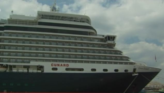 Το κρουαζιερόπλοιο Queen Elizabeth στον Πειραιά