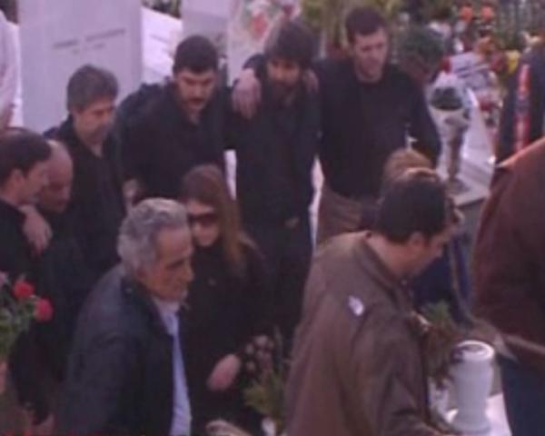 Το τελευταίο αντίο στον Μανώλη Ρασούλη