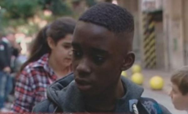 Παιδί μεταναστών από τη Νιγηρία ο Αζάια, σημαιοφόρος στον Αγιο Παντελεήμονα