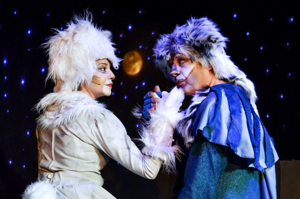 Παραστάσεις για παιδιά και εφήβους «Κάτω από τη γέφυρα»