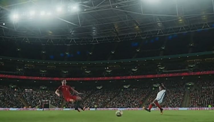 Πιτσιρικάς «βρέθηκε» στο σώμα του Ρονάλντο για διαφημιστικόυς σκοπούς