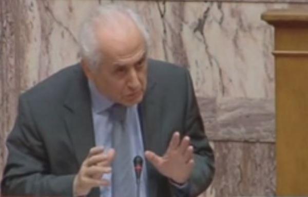 Αμετακίνητος ο Ρουπακιώτης για τη διάταξη που αφορά τους συμβασιούχους