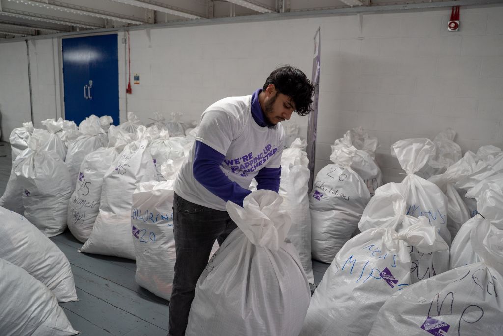 Χριστουγεννιάτικα περιτυλίγματα δώρων για καλό σκοπό