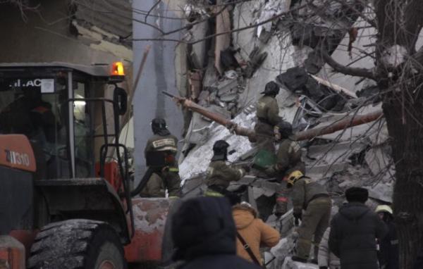 Τραγωδία στη Ρωσία: Κατέρρευσε 10όροφη πολυκατοικία – 3 νεκροί και 79 αγνοούμενοι