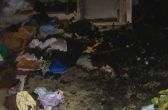 Λεηλάτησαν και έκαψαν σπίτια στη Σαλαμίνα