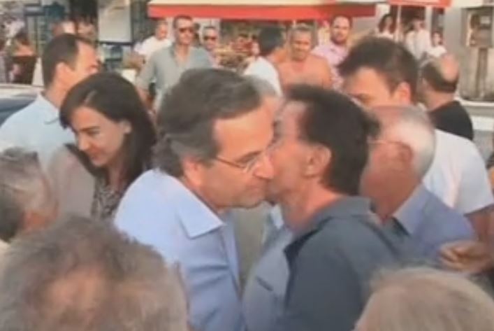 Ο Αντ.Σαμαράς βράβευσε τον Γ.Σμαραγδή και τον ήρωα της Πύλου Β.Καραβία