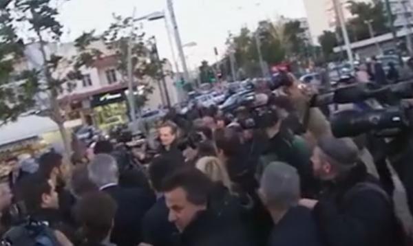 Επεισοδιακή η επίσκεψη Σαμαρά στο Περιστέρι