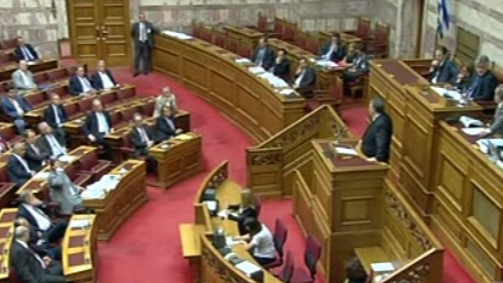 Αντιπαράθεση στη Βουλή για το μεσοπρόθεσμο