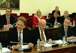 Με κόντρες ως την τελευταία στιγμή κατατίθεται την Πέμπτη το πόριμα για τη Siemens