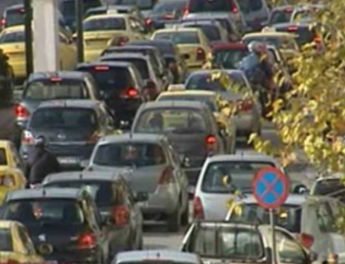 Κυκλοφοριακό χάος στην Αθήνα από πορείες και την 24ωρη απεργία στα μέσα μεταφοράς