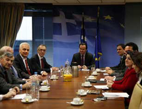 Μέσω φόβων για πιστωτική ασφυξία