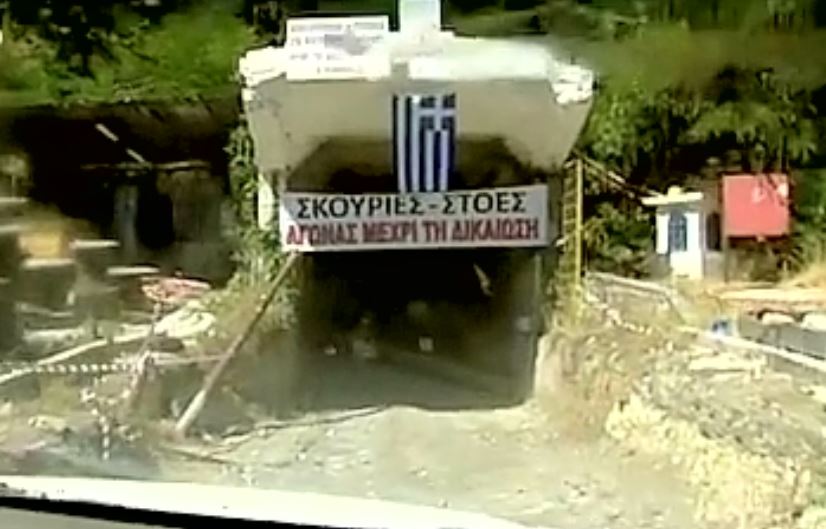 Σκουριές: Παραμένουν ταμπουρωμένοι στις στοές οι μεταλλωρύχοι