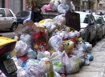 «Βουνά» τα σκουπίδια στην Αθήνα