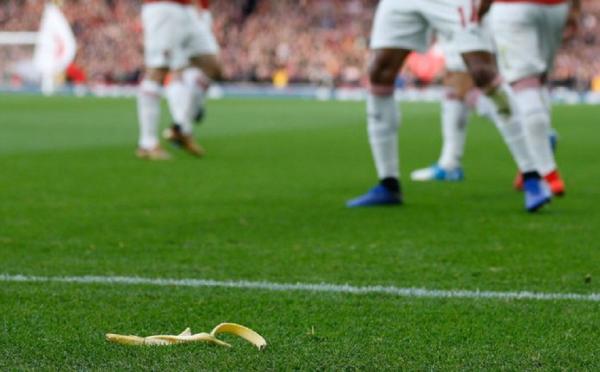 Τότεναμ: Δια βίου αποκλεισμός στον οπαδό που πέταξε μπανανόφλουδα