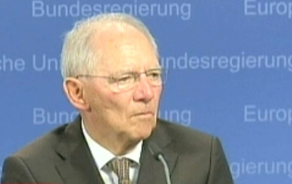 Ο Σόιμπλε συνεχίζει να προτείνει προσωρινό Grexit και παράλληλο νόμισμα