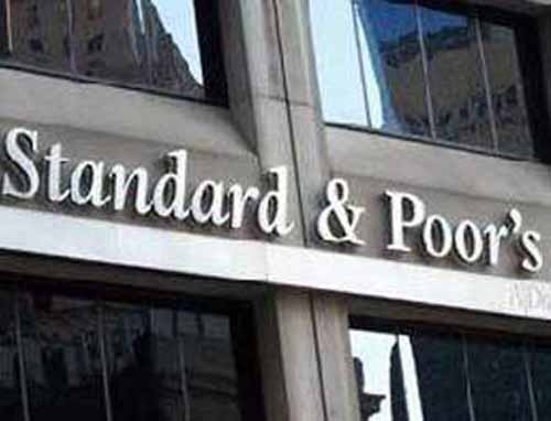 Κίνδυνο υποβάθμισης δημιουργεί στην Ελλαδα το υψηλό spread, λέει η Standard & Poors