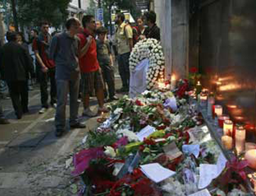 Το τελευταίο αντίο για τα θύματα της τραγωδίας στην τράπεζα