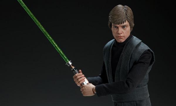 Στο σφυρί αξεσουάρ διάσημων ταινιών – Ανάμεσα τους το φωτόσπαθο του Star Wars