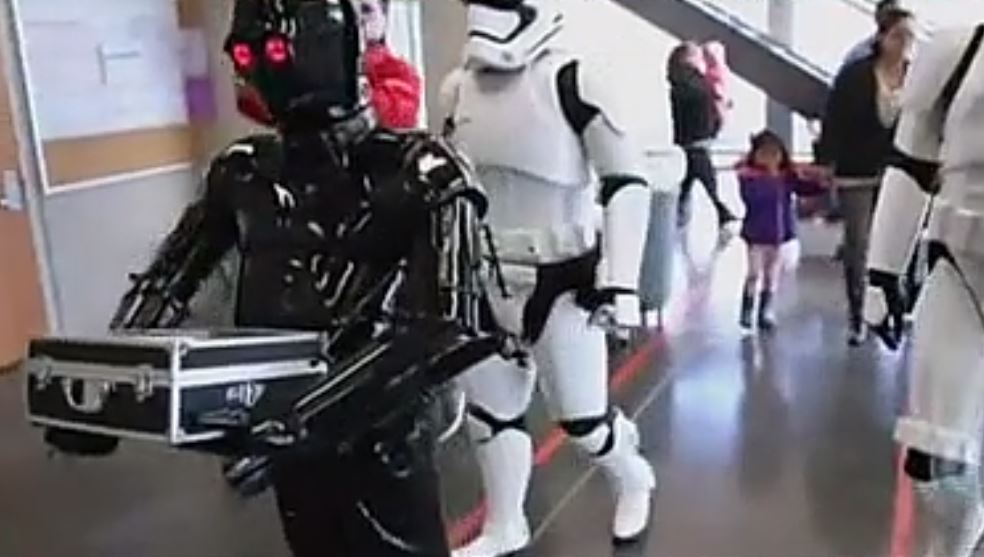 Απρόσμενο δώρο από τους ήρωες του Star Wars