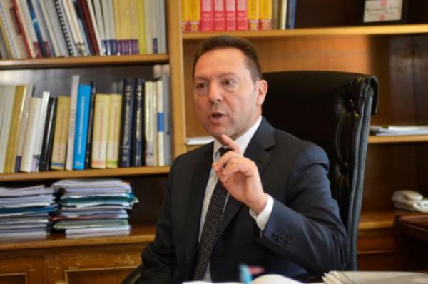 Γ.Στουρνάρας: «Εξετάζουμε το ενδεχόμενο» άμεσης εξόδου στις αγορές