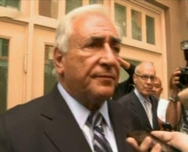 Ελεύθερος ο Στρος Καν από ΗΠΑ, νέα περιπέτεια τον περιμένει στη Γαλλία