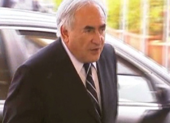 Αναταράξεις προκαλεί η συνέντευξη Στρος-Καν