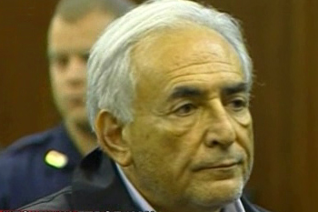 Το αίτημα του Στρος-Καν για αποφυλάκιση με περιοριστικούς όρους και η κούρσα διαδοχής