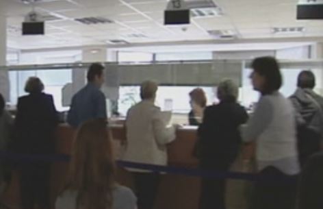 Συμφωνία για νέα κλαδική σύμβαση στις τράπεζες με μειώσεις μισθών 6%