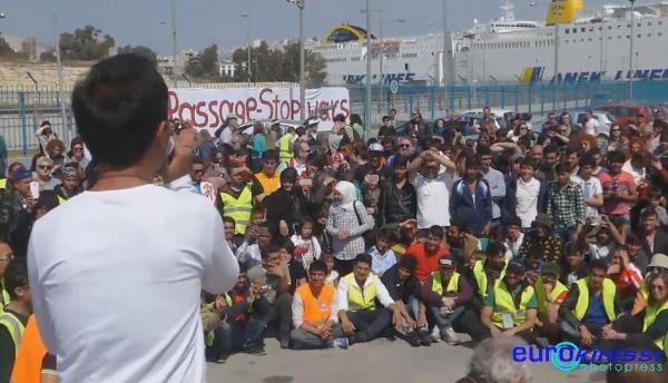 Συναυλία προσφύγων στον Πειραιά για να ανοίξουν τα σύνορα