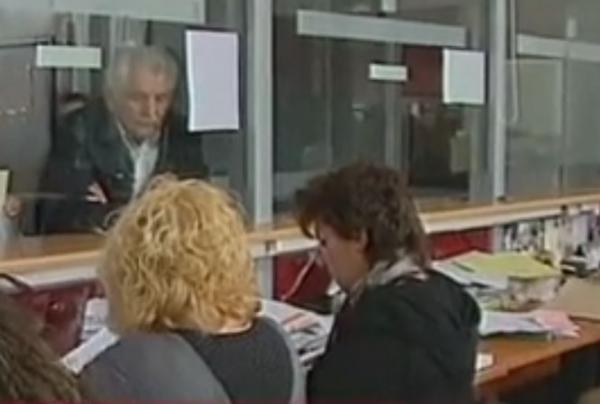 Δημόσιοι υπάλληλοι: Νέες μειώσεις μισθών και συντάξεων