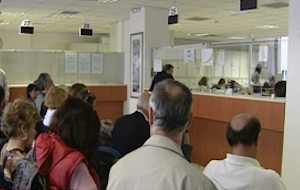 Εξετάζεται μείωση συντάξεων σε ΔΕΚΟ και τράπεζες