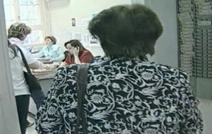 Διπλές μειώσεις στις συντάξεις του Δημοσίου