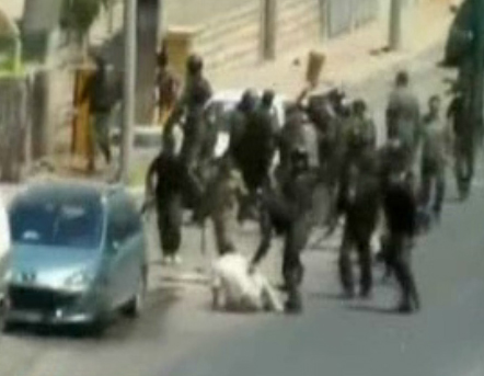 Συρία: Αρματα μάχης βομβαρδίζουν τη Λατάκεια