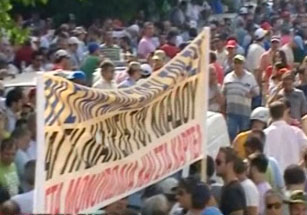 Ενταση έξω από το υπουργείο Υποδομών από τους ιδιοκτήτες ταξί