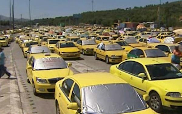 Προβλήματα από τα «μπλόκα» των ιδιοκτητών ταξί