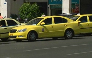 «Ανοίγει» το επάγγελμα των ταξί και των φορτηγών