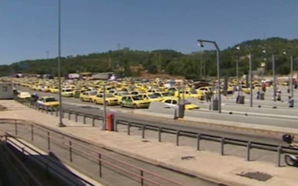 Αναστέλλονται οι κινητοποιήσεις των ιδιοκτητών ταξί