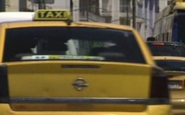 Το άνοιγμα του επαγγέλματος των ταξί επί τάπητος