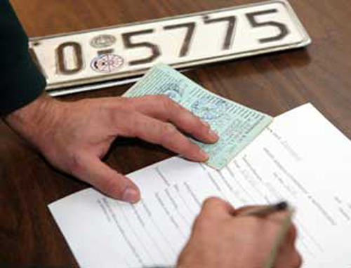 Αυξημένη κίνηση στις ΔΟΥ