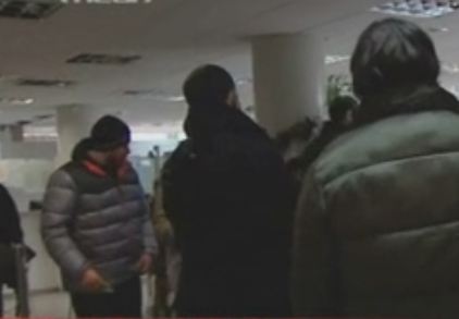 Ουρές στις Εφορίες για την κατάθεση πινακίδων και την τελευταία μέρα