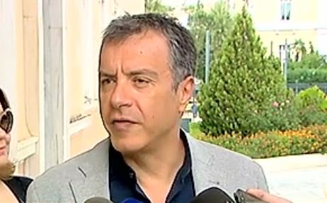 Θεοδωράκης: Απαιτείται σύσκεψη πολιτικών αρχηγών