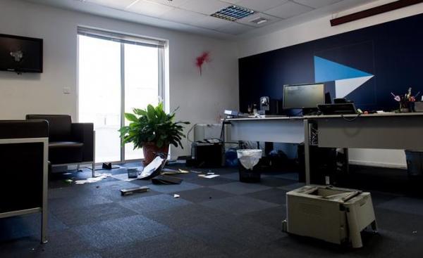 Έσπασε τα γραφεία του ΤΑΙΠΕΔ η αναρχική ομάδα «Ρουβίκωνας»