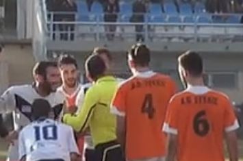 Ρεσιτάλ διαιτησίας σε τοπικό πρωτάθλημα