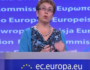 Κομισιόν: Πρώτα η έκθεση για να εκτιμήσουμε την κατάσταση