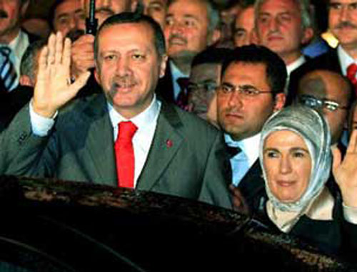 Ξύλο στη Βουλή…